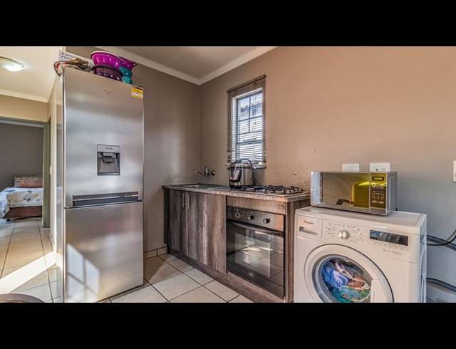 2 BEDROOM HOUSE FOR SALE IN SOUTH HILLS